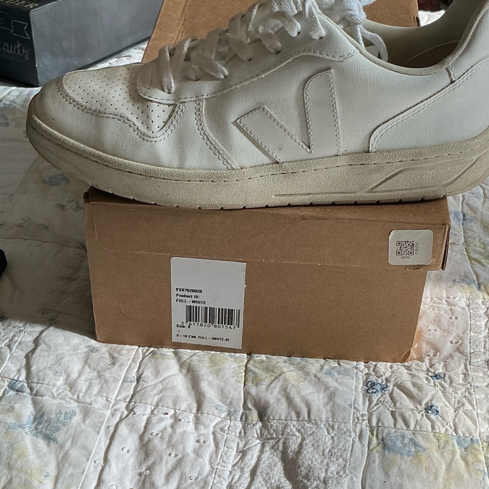 Veja  Cream Sneakers
